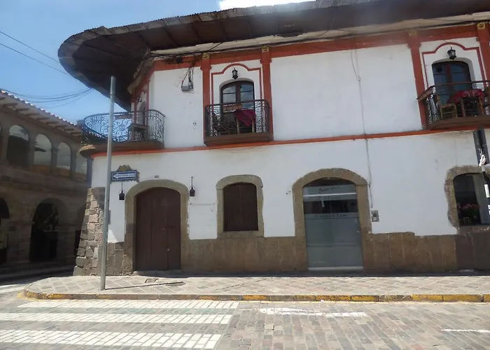 The Grassshopper Plaza De Armas * Cusco